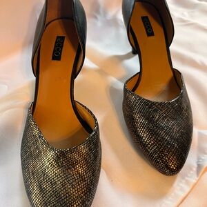 Ecco Women's Black and Gold Textured Heels